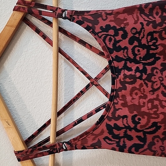 Nike Dri-FIT Brick Red Floral Strappy Back Slim Fit Shirt - Picture 2 of 9